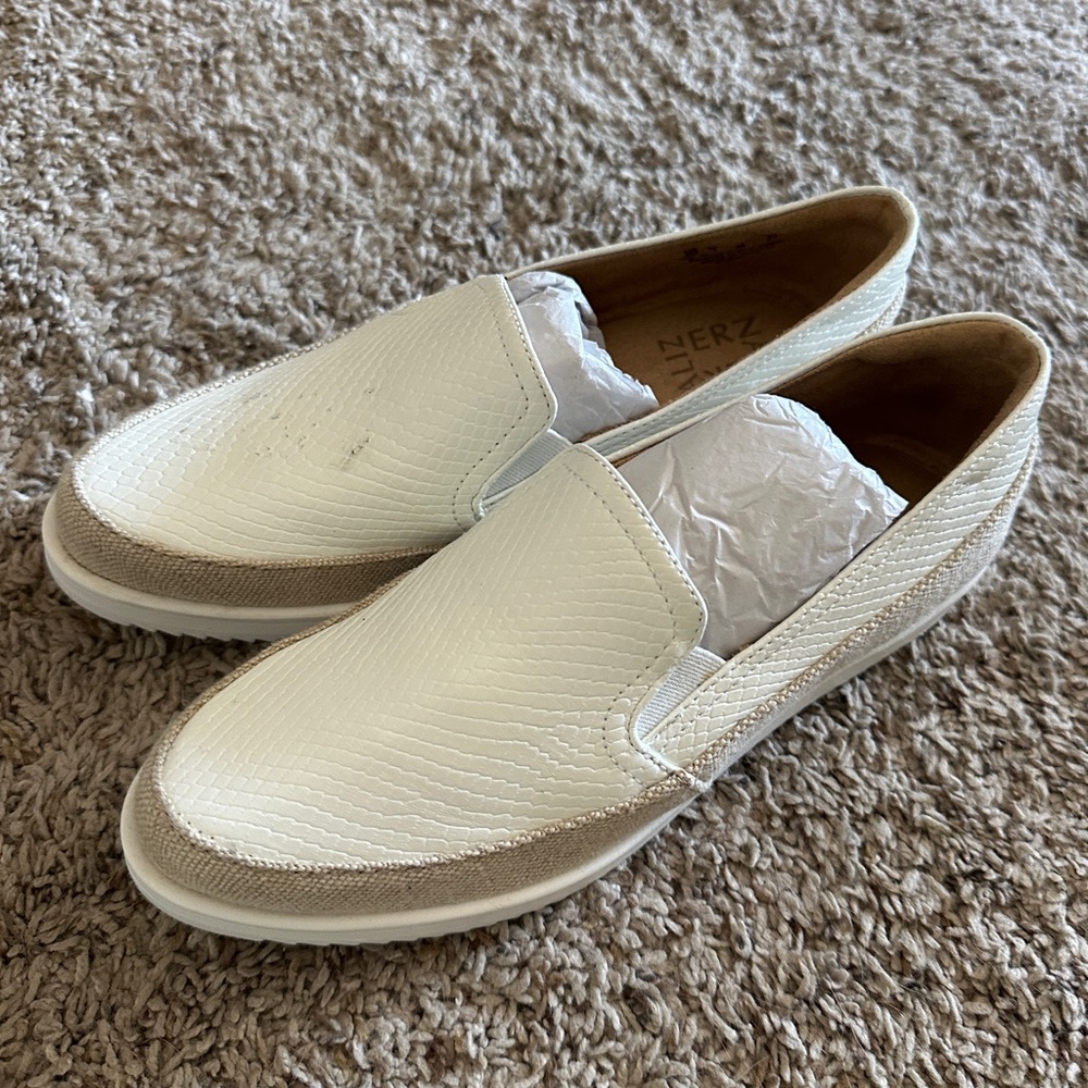 New! Naturalizer White Textured Slip-On Shoes - Picture 2 of 4
